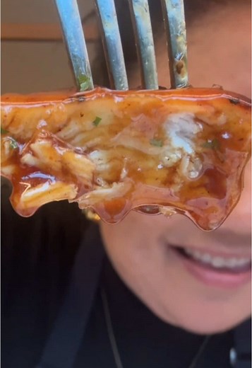 This has been a top 10 recipe for the last 5 years. Try it, if you haven’t already, and you’ll understand why!! 🥰 - N x ❤️ Honey Garlic Chicken Breast INGREDIENTS 500 g / 1 lb chicken breast , boneless and skinless (2 pieces) Salt and pepper 1/4 cup (60g) flour 3.5 tbsp (50g) unsalted butter 2 garlic cloves , minced 1 1/2 tbsp cider vinegar (or white or other clear vinegar) 1 tbsp light soy sauce (or all purpose) 1/3 cup / 90g honey (or maple syrup) DIRECTIONS 1. Cut the breasts in half horizon