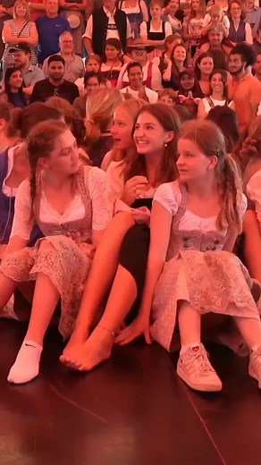 Beautiful Girls - THE Devil'S Wheel #teufelsrad #girl #münchen #oktoberfest2023 #beautifulgirl #2023 #oktoberfest2022 #germany #Short #octoberfest #munich #devilswheel #munich_germany #beautiful