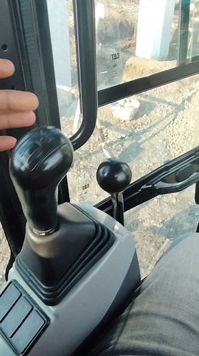 Excavator joystick #construction #excavatorequipment #veiwers #LikeFollowAndShare #viralvedioreels #highlightsevryone #reyanthonycenabre | Rey Anthony Cenabre