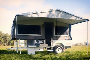 [Hot Item] Luxury Forward Folding Hard Floor off Road Camping Trailer