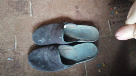 Cumming over friend's stinky slippers
