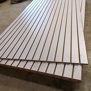 [Hot Item] Aluminium Slatwall MDF Slat Wall Panel 15/18mm Slotted Groove Wall Panel MDF Board for Store Display