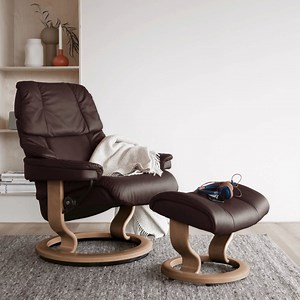 ストレスレス®レノは、ブランドを代表するロングセラーモデル。ふっくらとした柔らかな座り心地で、まるで包み込まれるような安らぎを得られるチェアです。 ストレスレス®レノ https://fal.cn/3dGjz | Stressless | Facebook