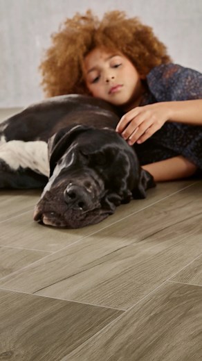 The safest place in the whole world: your home 🏡 Native brings yyou back to natural and warm places. 🎥 Follow our inspiration at www.lovetiles.com 🎯 Native collection #flooring #floortiles #woodeffect #wooddesign #natural #warmtones #porcelaintiles #loveceramictiles | Love Tiles