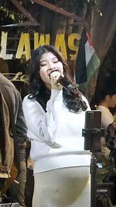 Dawai yang telah lama kupetik sumbang dan terus lirih berpekik | Nabila Suaka Real