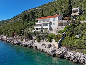 Dubrovačko primorje, dvije kuće na samoj obali mora – posebna lokacija (prodaja)