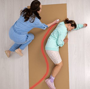 Furnitur dari kardus biasa? Mudah! Ikuti saja instruksi DIY sederhana ini! 📦: | Kerajinan 5-Menit