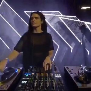 83K views · 2.4K reactions | Techno heat on vinyl courtesy of ANNA  : Cercle | DJ Mag | Facebook
