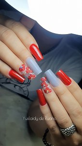 Combinación rojo y gris. Arte en uñas. | Yuslaidy de Ruano