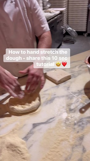 10K views · 98 reactions | Learn how to hand stretch the pizza, share this 30 seconds tutorial 朗❤️ | Cook & Eat Like An Italian | Facebook