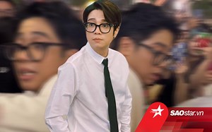 Bùi Anh Tuấn bị khán giả bao vây sau đêm diễn - Saostar.vn