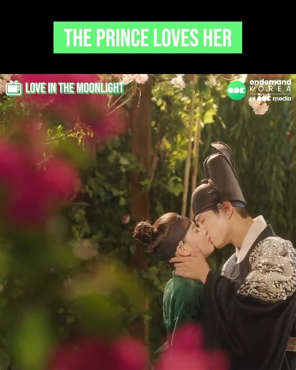 The moment #ParkBoGum kissing #KimYooJung is so lovely♥ | ZAPZEE