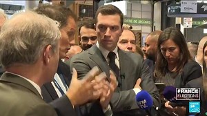 🇫🇷 President Emmanuel #Macron on Monday warned that the policies of his far-right and hard-left opponents could lead to “civil war”. Meanwhile, far-right leader #JordanBardella said he is "ready" to govern. Emerald Maxwell has more ⤵️ | FRANCE 24 English