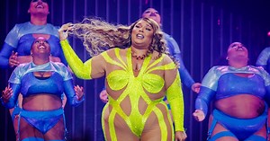 PORTRET. “Dapper? Dat klinkt alsof ik mij zou moeten schamen”: dit is Lizzo, die wereldwijd onder vuur ligt