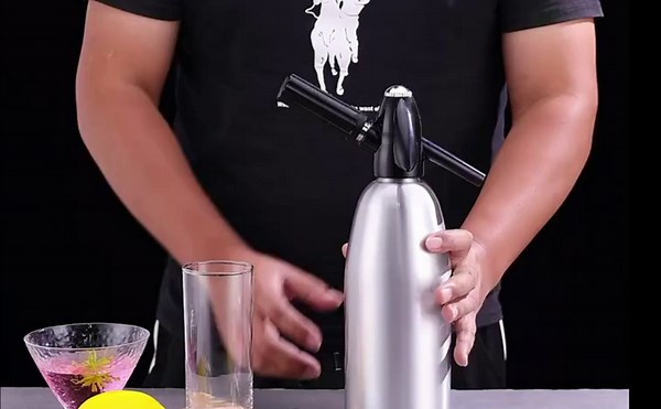 Soda Streaming Machine - Carbonated Water Machine with CO2 Tanks, Sparkling Water Maker, Seltzer Water and Cocktail Maker Machine, All-in-one Soda Maker Solution(Silver) (Red)