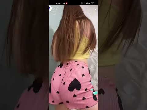 Skinny girl hot dance move