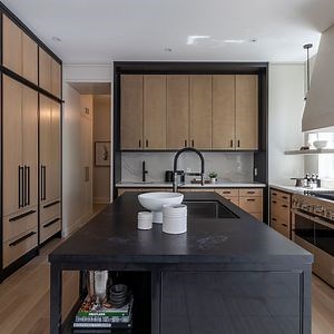 [Hot Item] High Quality Stone Slab Quartz Stone Price Faux Stone Quartz Stone Slab Unpolished Granite Slabs (black galaxy 20mm) Floor Ceramic Tile Natural Stone Quartz