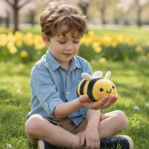 Amigurumi Bumblebee Crochet Pattern – Beginner-friendly Bee Plushie (PDF Download) - Etsy Canada