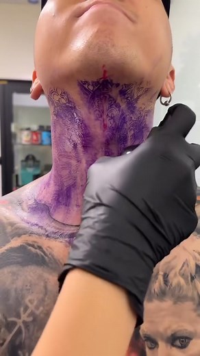 83K views · 2.1K reactions | Proses tatto di leher, pemasangan stensil dan hasilnya luar biasa keren  #projecttatto #karyasenitatto #jangkauanluas Semuaorang Pengikut @sorotan | Tablo Bae | Facebook