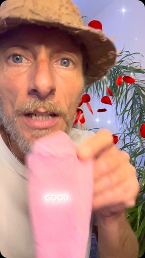 Rune Oracle Message: Algiz – Divine Protection & Higher Guidance Algiz is the rune of protection, higher awareness, and spiritual connection. It symbolizes the outstretched branches of the sacred elk, reaching toward the heavens while staying firmly rooted in the earth. This rune reminds you that you are always connected to divine wisdom and that protection is available when you align with your highest truth. Today, trust your intuition and stay mindful of the energies around you. Algiz calls yo