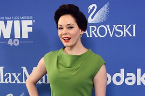 Smoke bomb interrupts NYC diners, including Rose McGowan