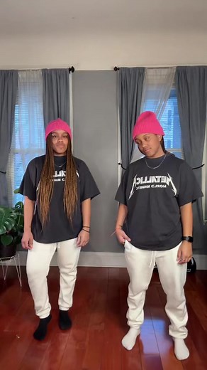 66_Got my eyes on my twin only 😏👀_SplashTwinz | Splash & Twinz