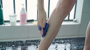 Qshare Silicone Body Scrubber, Premium Silicone Scrubber for Cleans and Removes Dead Skin, Lather Boosting Bristles with Ergonomic No-Slip Handle (Blue)