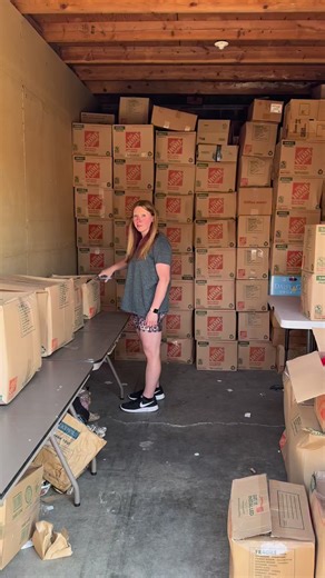 Found a huge plush Taz! And found a ton of vintage toys inside boxes from abandon storage locker! 📦 #taz #toys #storage #storageauction #onlineauction #auctions #livesuctions | Wades Ventures