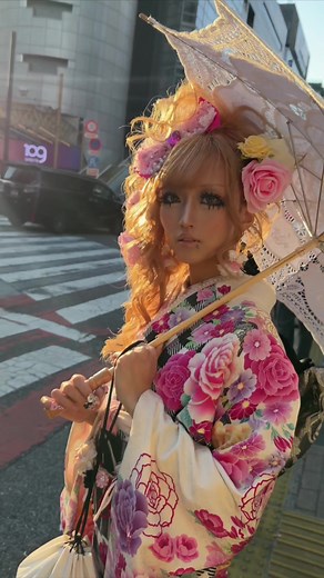 Met an absolutely stunning gyaru in Shibuya 💖😆#streetphotography #streetsnap #gyaru #japan #ストリートスナップ #model #fyp
