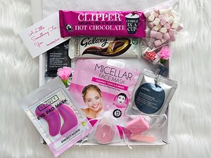 Ladies Pamper Box Gift Set: Micellar Face Mask, Soap, Tea - Etsy.de