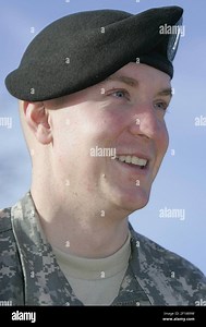 KRT US NEWS STORY SLUGGED: USIRAQ-DOGS KRT PHOTOGRAPH BY KEITH MYERS/KANSAS CITY STAR (December 5) 1st Lt. Erik Karstensen with the mine detection and specialized search dog detachment at Fort Leonard Wood in Missouri. (Photo by cdm) 2005 Stock Photo - Alamy