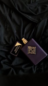Initio Narcotic Delight EDP è un profumo di nicchia che va ad aggiungersi alla 'Carnal Collection' firmata Initio Parfums Privés. Tutti i profumi di questa linea godono di una overdose di Hedione che, secondo alcuni scienziati tedeschi, è una molecola che attiva le parti del cervello legate al desiderio e alla libido. Narcotic Delight è un viaggio sensoriale a tutti gli effetti. Questa fragranza sfida audacemente i confini tradizionali creando un'opera d'arte olfattiva unica. Un'apertura magica 