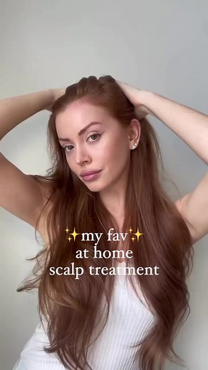 Introducing the must-have addition to your haircare routine: Dry Scalp Treatment. 🧡 ⁠ Experience the soothing, moisturizing, and exfoliating benefits for your dry scalp with this innovative solution. Infused with salicylic acid to prevent flakiness, geranium oil to provide relief, argan oil to nourish, and Vitamin E to rejuvenate and repair damaged hair. 🙌⁠ ⁠ 📸@sayjayjohnson⁠ ⁠ ⁠ #Moroccanoil #ArganEveryday #arganoilofmorocco #purearganoil #MoroccanoilAU #arganoil #MoroccanoilAustralia #scalp