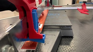 💎 Thin fragile glass mosaic cut with #Montolit #Masterpiuma 💎 | Montolit Tiling Tools