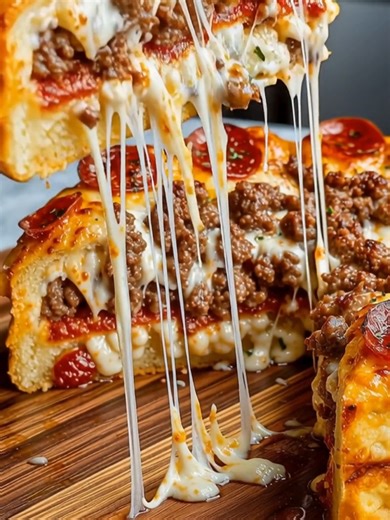 Homemade Chicago-Style Deep Dish Pizza Buttery, flaky crust piled high with gooey cheese, savory beef, and pepperoni baked to perfection. Yield: 8 slices Temp: 425°F (220°C) Time: 1 hr 15 min (including bake time) Key Ingredients First: Pizza dough (thick, buttery) ................................. Full Recipe in First Cօʍʍеոτ 👇 | Kitchen Pop
