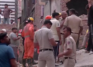 2.1K views · 24 reactions | MUSTAFA ABAD HOUSE COLLAPSE DELHI : RESCUE WORK JARI #delhi | Bhindi Bazaar | Facebook