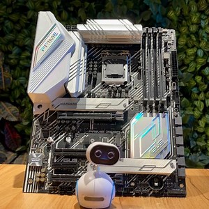 Робот Zenbo нашёл для себя идеальную материнскую плату ASUS Prime Z590-A. Она такая же умная, как и сам Zenbo: ✔️ Интеллектуальный разгон; ✔️ Интеллектуальное управление вентиляторами; ✔️ Система двустороннего шумоподавления на базе ИИ. | ASUS