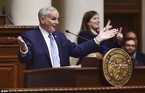 Watch the Shocking Moment a State Governor Collapsed on Stage While Delivering Speech to Lawmakers (Photos Video)
