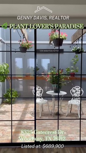 🪴✨ Plant lovers view seekers — this home is for YOU! Featured on Fixer Upper (Season 1, Episode 3), this stunning 4 bed | 3 bath | 3,135 sqft home is a beautifully reimagined 70’s gem — and it sits on one of the most gorgeous lots in Woodway. ✨ Unique atrium drenched in natural light — a true plant lover’s paradise 🌿 ✨ Upper balconies with Lake Waco views ☀️🌊 ✨ Tall windows vaulted ceilings = bright, open spaces ✨ Seamless indoor-outdoor living, perfect for entertaining ✨ Unobstructed backyar