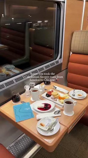 AD How I fell asleep in London and woke up in Scotland 🌄🫶 Our journey began with catching the Caledonian Sleeper at London Euston, heading up to Glasgow. This was my first sleeper train experience in the UK, and honestly, it was the most comfortable and time saving way to travel. After we checked into our room, we headed straight to the Club Car and enjoyed a delicious dinner. We experienced both the Club Room (on our way to Glasgow) and the Caledonian Double Room (on our way back to London). 
