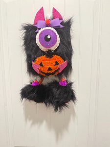 Handmade Halloween Monster Wreath Attachment | Fuzzy One-eyed Creature - Etsy Canada