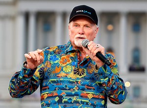 The Beach Boys' Mike Love Was Passionate About Poetry and Literature While in School