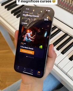 Aprende tus canciones favoritas con el piano, sin importar tu nivel. 🧡🎶 | flowkey
