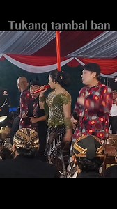 Asyik dan gayengnya lagu "tukang tambal ban" dinyanyikan niken salindri di temani mondol dan cak yudho di pentas wayangan di alun-alun ngawi #nikensalindry #nikensalindryterbaru #nikensalindri #viral #fyp | Putri Panggayuh