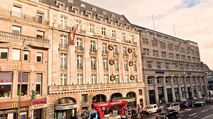 Creating Christmas Memories since 1863 ✨ #excelsiorhotelernst #christmasdecorations #christmasseason #creatingmemories #selektiondeutscherluxushotels #lhwtraveler #visitcologne #cologne | Excelsior Hotel Ernst