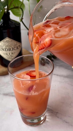 5.6K views · 200 reactions | Deliciosa Agua Fresca de Naranja y Fresa#aguafresca #bebidas #drinks #aguadenaranja #AguaDeFresa | Soy Ruth | Facebook