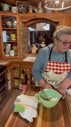 183K views · 9.2K reactions | Today we’re gonna be making DELICIOUS PASTA SALAD . This recipe is my favorite for sure . Farm cooking with Nan Hope you all enjoy ♥️Nan #Pasta #Bacon #BellPeppers #BaconDelicious #JustForYou #FarmCookingWithNan | Farm Cooking with Nan | Facebook