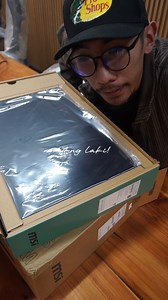 Look at that popping hot "BIGG PP SCREEN" MSI Cyborg 17 Unboxing. edgecomputertech.com | EDGE Computer Technologies