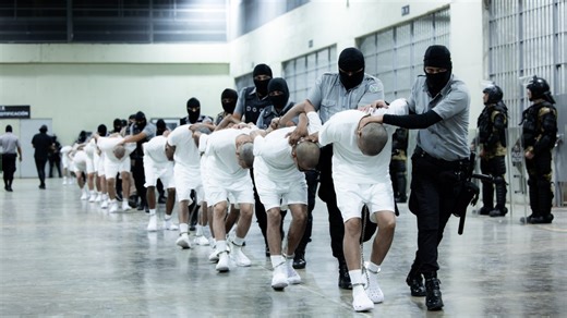 Juez prohíbe a Trump deportar venezolanos bajo Ley de Enemigos Extranjeros