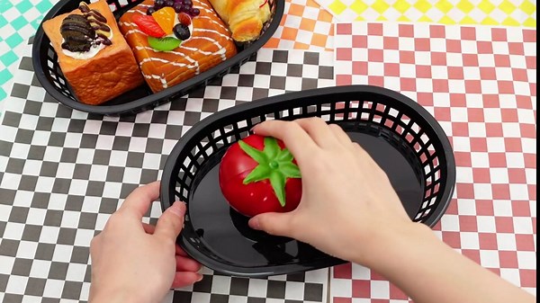 Tenceur 24 Pack Retro Style Black Fast Food Basket and 400 Sheet Checkered Deli Liner Hot Dog Baskets and Liners Dinner Baskets and Paper for Restaurant Supplies Deli Serving Chicken Burgers Fries